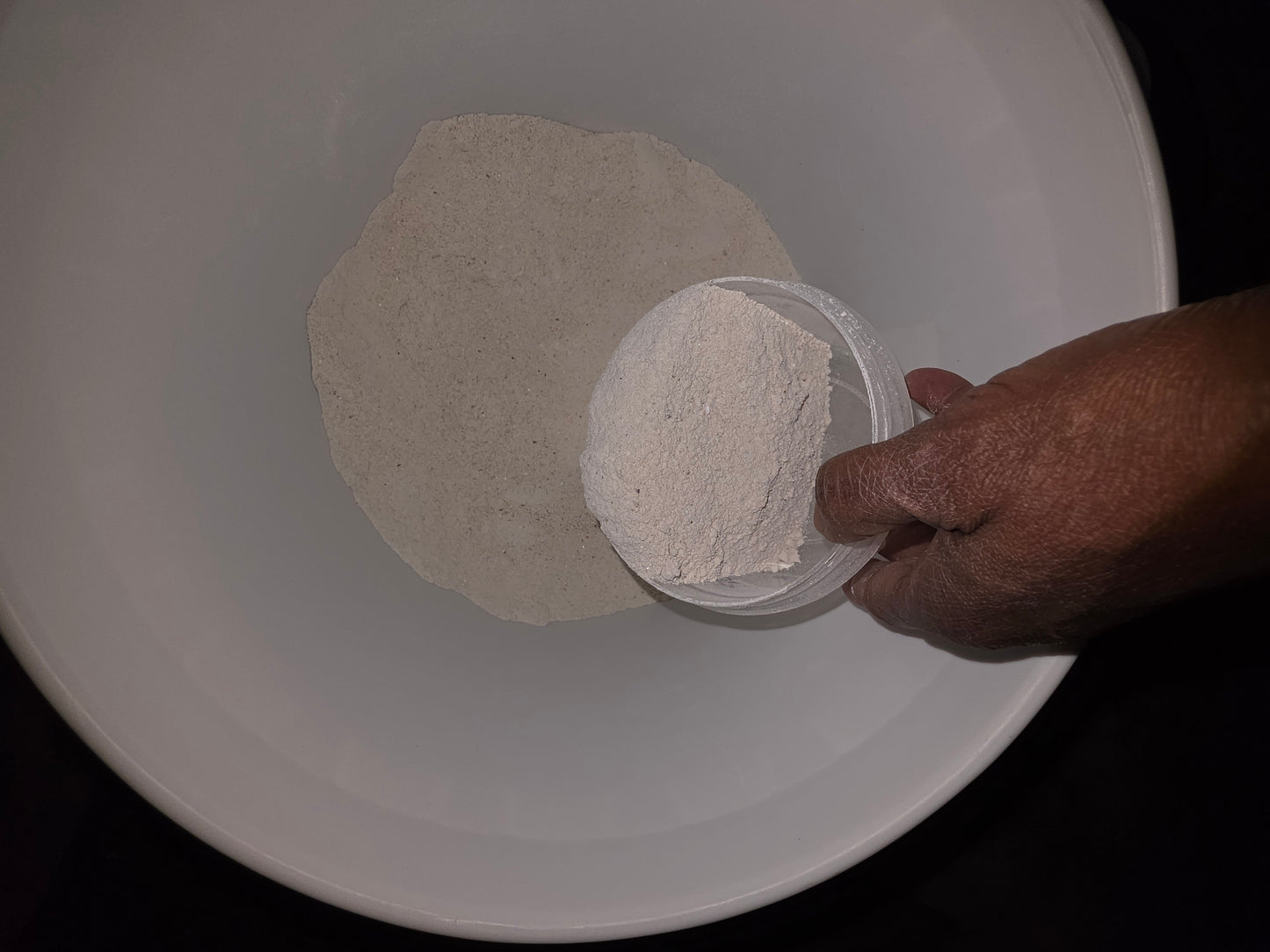 🐚 Oyster Shell Flour – 1 LB

Premium Calcium & pH Buffer for Worm Bins, Mushrooms & Gardens